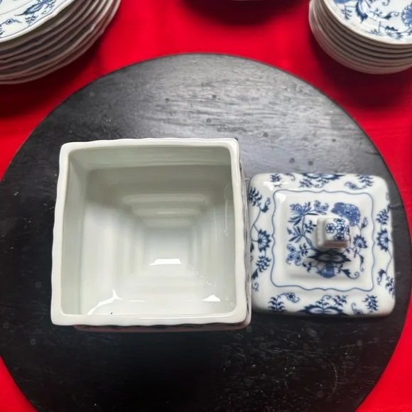 Blue Danube Meissen Blue and White Floral Ceramic Wedding Bowl & Lid - Picture 2 of 3